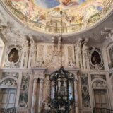 Treppenhaus mit Fresko