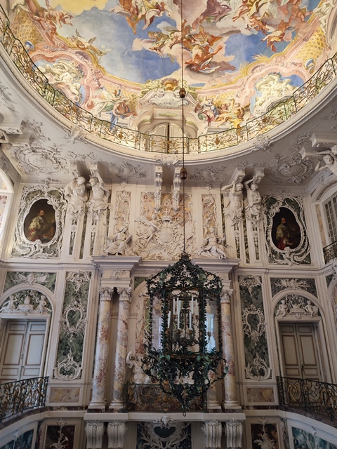 Treppenhaus mit Fresko