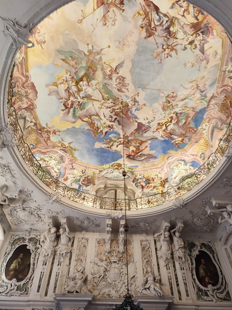 Scheinkuppel mit Fresko