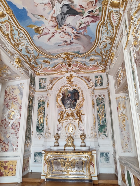 Schlosskapelle mit Fresko